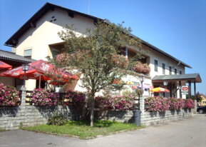 Außenansicht vom Gasthaus Walch Mureck